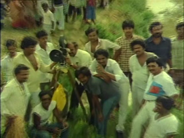 Moviesda.Mobi - Muthal Mariyathai 1985 Original 720p HD (950 MB).mp4